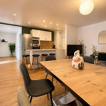 Chaleureux Equipe A Deux Pas Du Centre D - 8-10 Pers Appartement